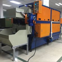 專業(yè)制造之光 中山市超能機(jī)電設(shè)備廠的燈頭機(jī)與扭燈絲機(jī)設(shè)備